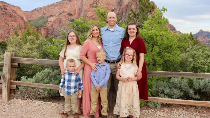 عائلة مايكل هايت في صورة تذكارية نشرتها زوجته توشا في وقت سابق (فيسبوك)